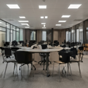 oficinas dentro de nave industrial