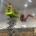 Personal especializado instalando red de aire comprimido industrial.