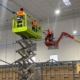 Proyecto RWC 2 Personal especializado instalando red de aire comprimido industrial.